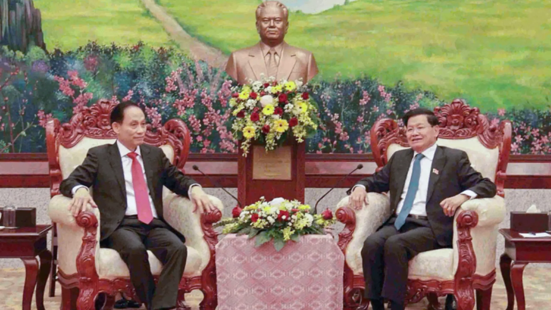 Đặc ph&aacute;i vi&ecirc;n của Tổng B&iacute; thư T&ocirc; L&acirc;m sang L&agrave;o ch&uacute;c mừng th&agrave;nh c&ocirc;ng Đại hội Đảng