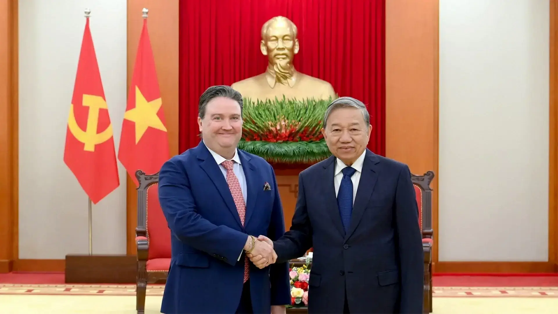 Tổng B&iacute; thư T&ocirc; L&acirc;m tiếp Đại sứ Hoa Kỳ đến ch&agrave;o từ biệt