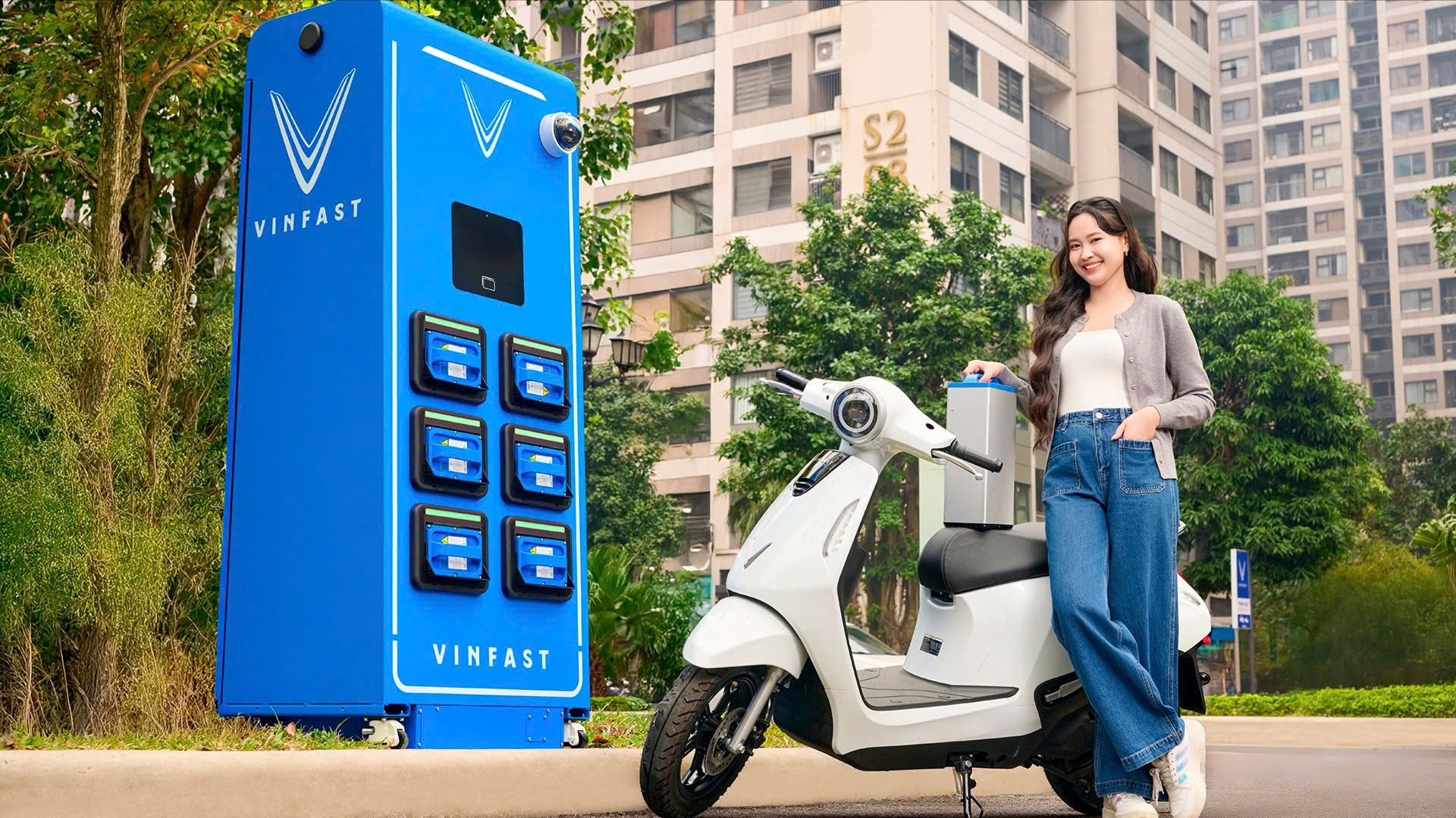 Vinfast tặng qu&agrave; Tết &lsquo;khủng&rsquo; - l&ecirc;n tới 3 năm sạc pin miễn ph&iacute; cho kh&aacute;ch h&agrave;ng