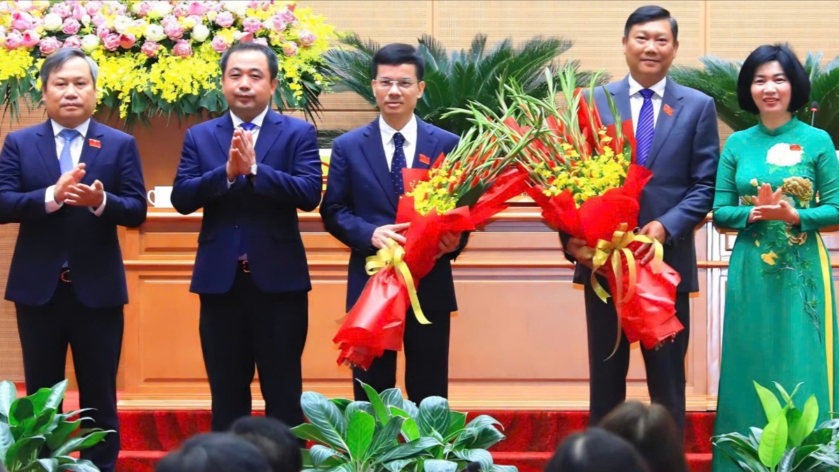 Ph&ecirc; chuẩn &ocirc;ng Đỗ Anh Tuấn v&agrave; &ocirc;ng B&ugrave;i Duy Cường giữ chức Ph&oacute; Chủ tịch UBND TP H&agrave; Nội