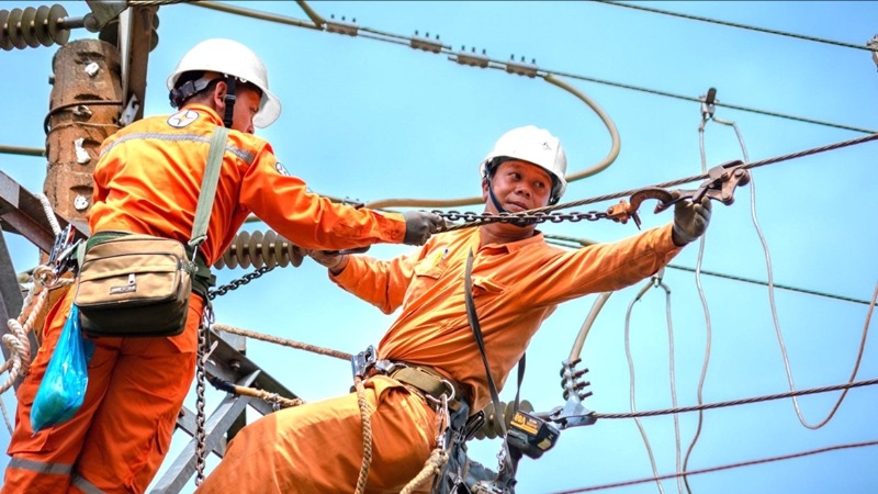Nắng n&oacute;ng, ti&ecirc;u thụ điện vượt mốc 1,1 tỷ kWh