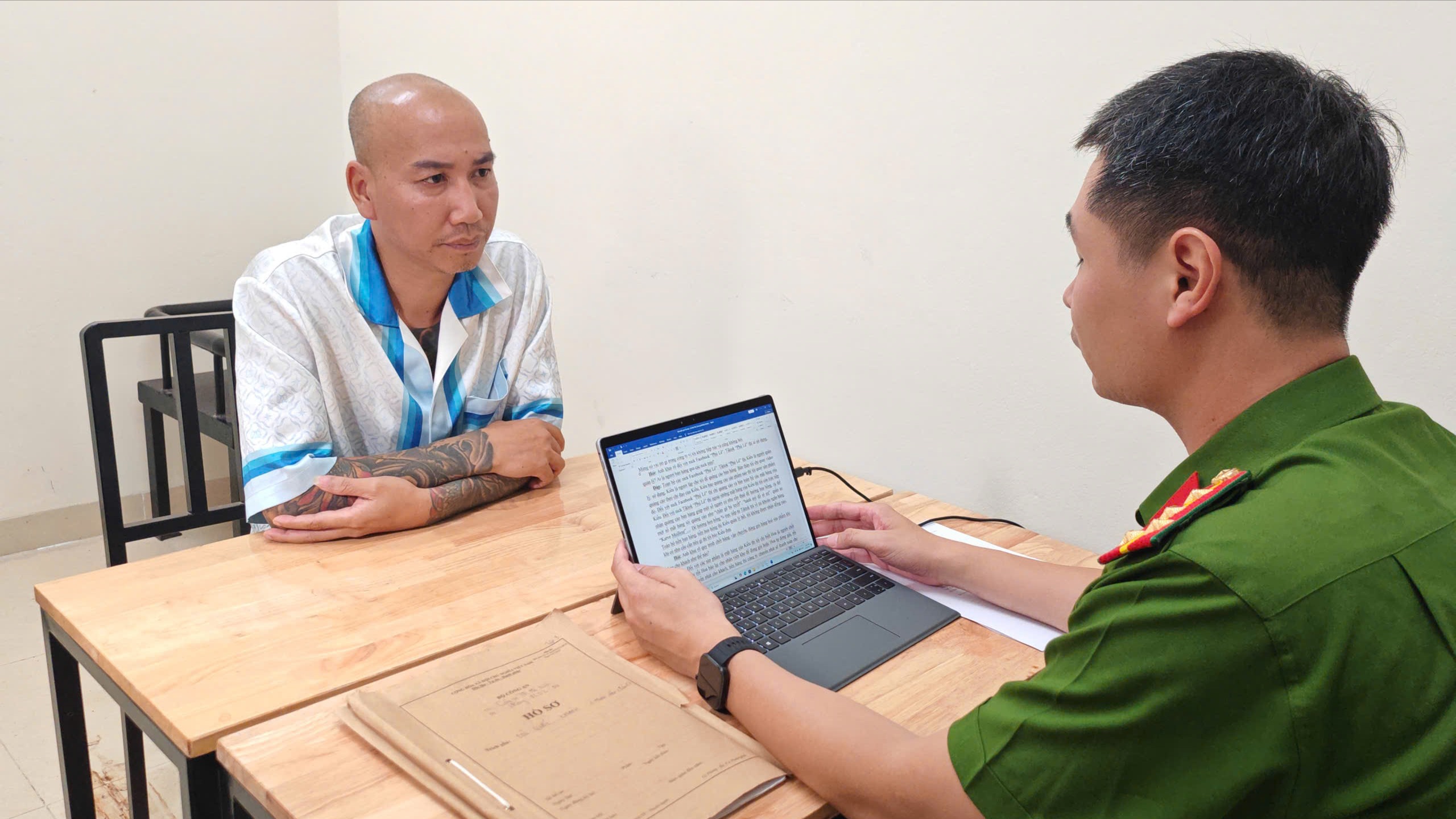 Khởi tố bị can L&ecirc; Văn Ph&uacute; (tức Ph&uacute; L&ecirc;) c&ugrave;ng đồng phạm