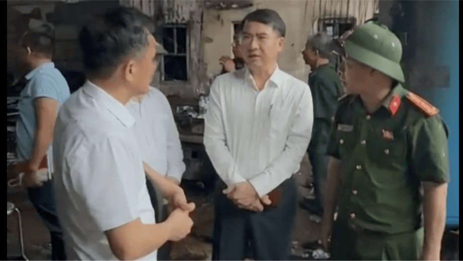 L&atilde;nh đạo th&agrave;nh phố H&agrave; Nội trực tiếp chỉ đạo khắc phục vụ ch&aacute;y xưởng gỗ ở Chương Mỹ