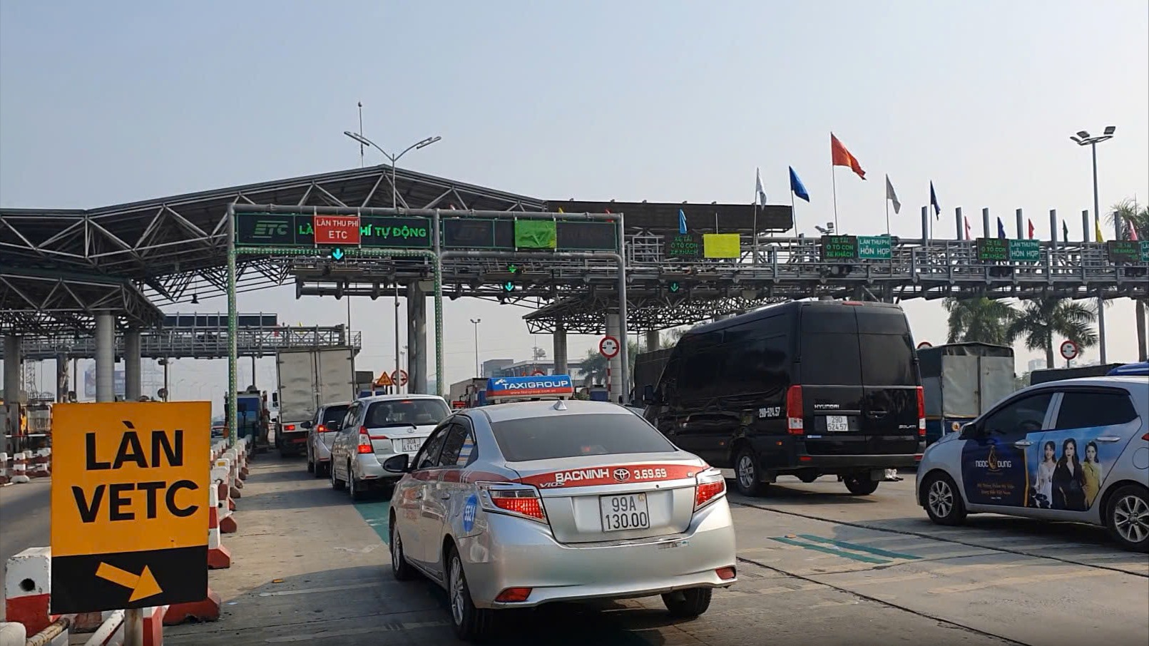 VETC tạm dừng triển khai ch&iacute;nh s&aacute;ch ph&iacute; v&iacute; điện tử