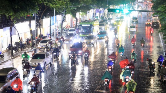 H&agrave; Nội: Nhiều "điểm đen" kh&ocirc;ng c&ograve;n &uacute;ng ngập trong đợt mưa k&eacute;o d&agrave;i