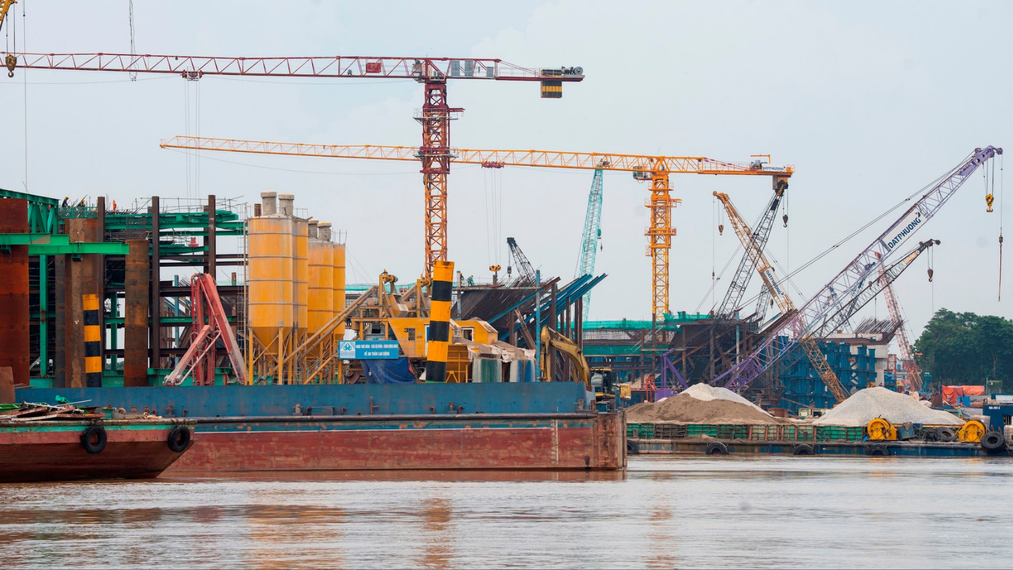 Dự &aacute;n cầu Trần Hưng Đạo tăng tốc trước chặng đua mới