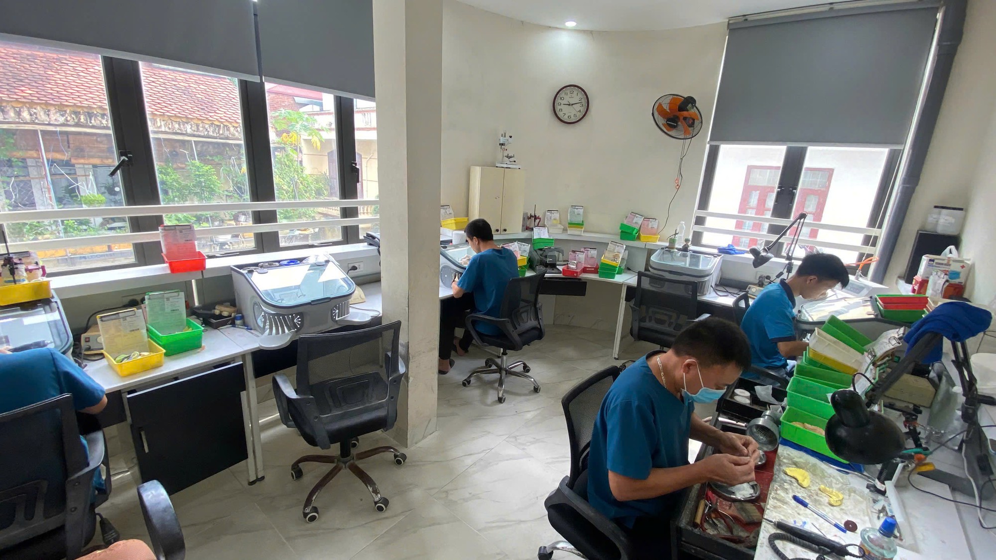 H&agrave; Nội kiểm tra c&aacute;c cơ sở sản xuất, kinh doanh răng giả: Ph&aacute;t hiện nhiều vi phạm!