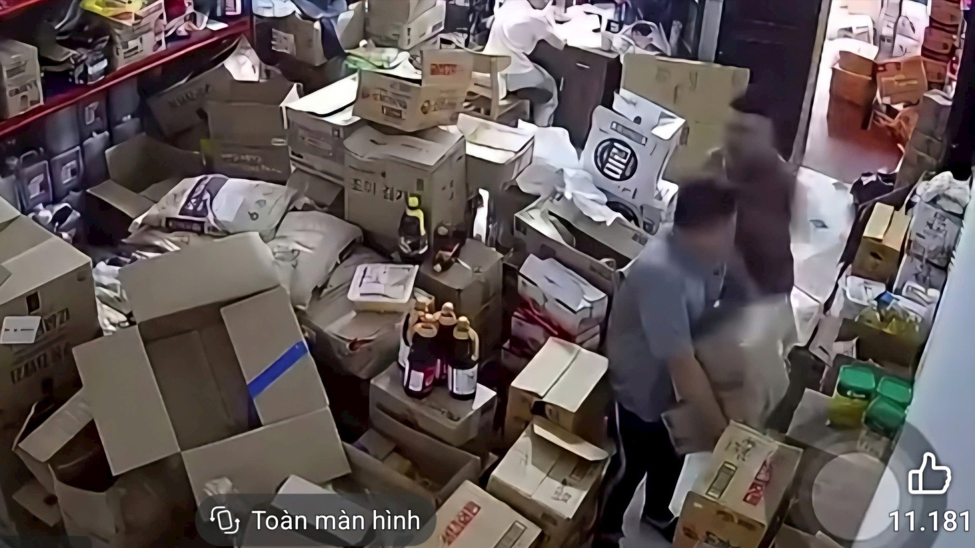 Tạm giữ nghi phạm h&agrave;nh hung nh&acirc;n vi&ecirc;n kho h&agrave;ng g&atilde;y xương mũi, g&ograve; m&aacute;