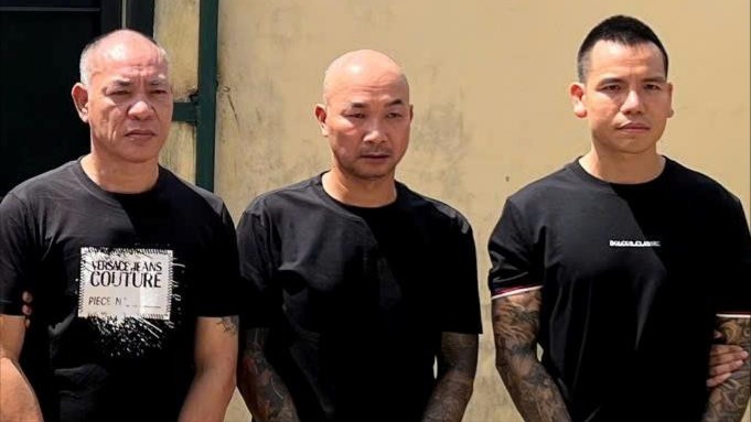 Khởi tố 'Dũng trọc H&agrave; Đ&ocirc;ng' v&agrave; c&aacute;c đối tượng sản xuất phim cổ xu&yacute; bạo lực tr&ecirc;n k&ecirc;nh Youtube 'Đời TV'