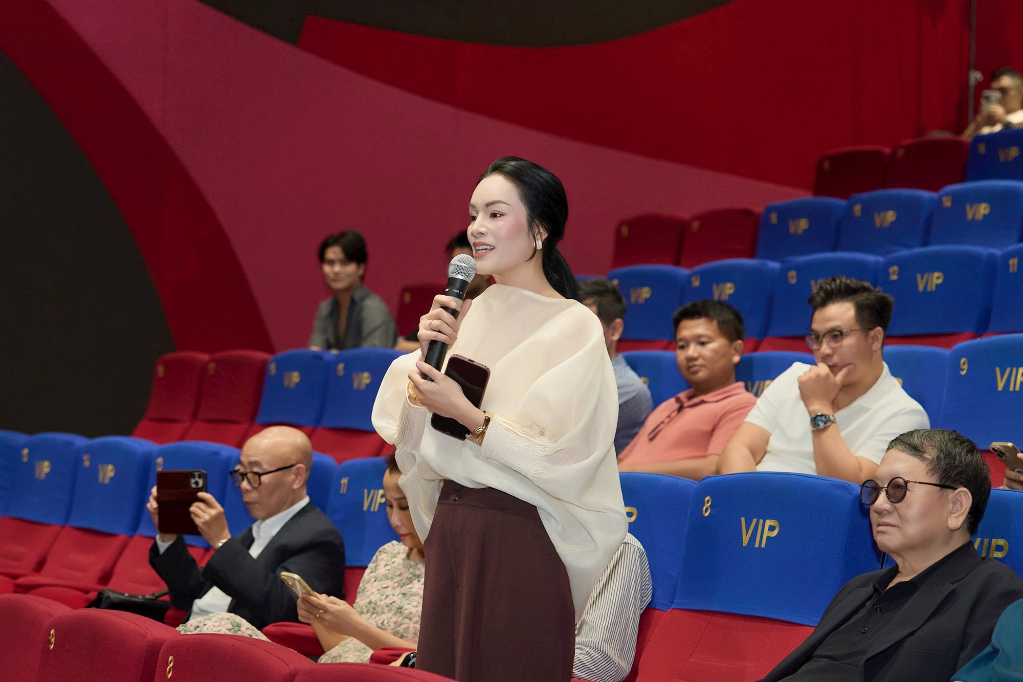 Qu&aacute;n qu&acirc;n Tiếng h&aacute;t H&agrave; Nội Đặng Ngọc Anh: Ra mắt bộ đ&ocirc;i &acirc;m nhạc về Thủ đ&ocirc;- Ảnh 5.