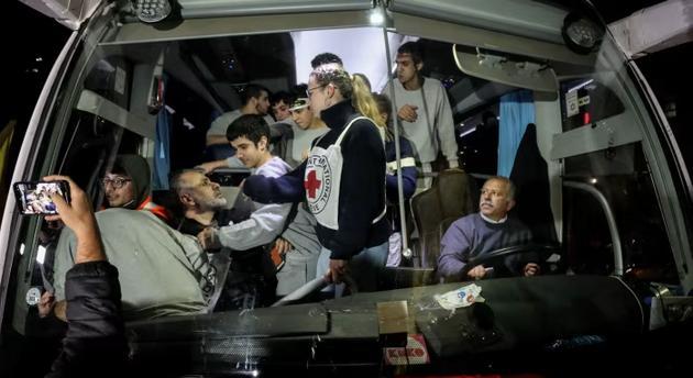 Israel v&agrave; Hamas trao đổi t&ugrave; nh&acirc;n đợt thứ 5
