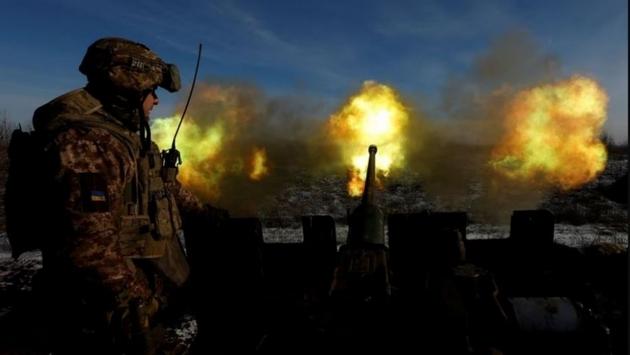 Ukraine phải lui qu&acirc;n, Bộ trưởng Quốc ph&ograve;ng lộ sự bất nhất