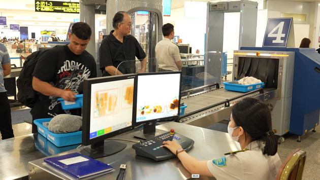Gắn tr&aacute;ch nhiệm l&atilde;nh đạo khi xảy ra bu&ocirc;n lậu h&agrave;ng kh&ocirc;ng