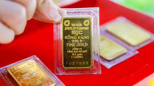 Gi&aacute; v&agrave;ng tăng mạnh vượt mốc 81 triệu đồng/lượng