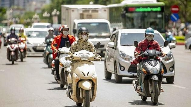 H&agrave; Nội bước v&agrave;o đợt nắng n&oacute;ng đầu ti&ecirc;n năm 2024