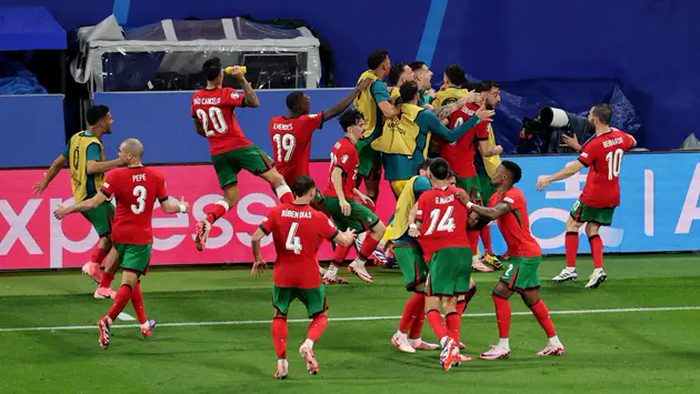 Bồ Đ&agrave;o Nha 2-1 Cộng h&ograve;a S&eacute;c: Bước ngoặt thay người