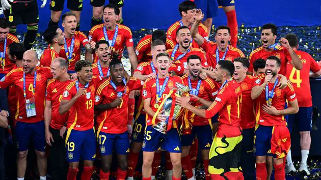 T&acirc;y Ban Nha 2-1 Anh: Lịch sử gọi t&ecirc;n La Roja