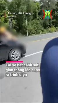 T&agrave;i xế hất cảnh s&aacute;t giao th&ocirc;ng l&ecirc;n capo ra tr&igrave;nh diện