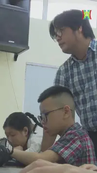 Gi&uacute;p trẻ khiếm thị học sử dụng m&aacute;y t&iacute;nh, điện thoại