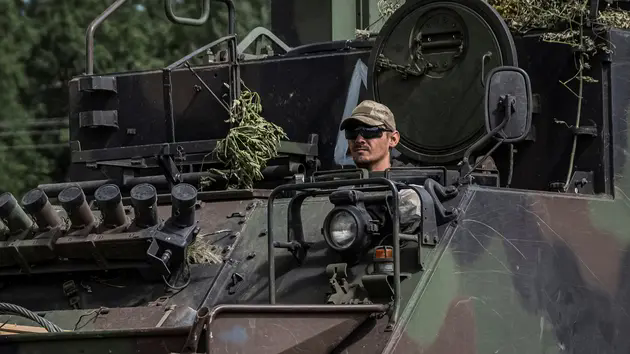 Ukraine tuy&ecirc;n bố lập ch&iacute;nh quyền qu&acirc;n sự tr&ecirc;n đất Nga