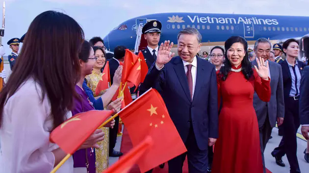 Tổng B&iacute; thư, Chủ tịch nước T&ocirc; L&acirc;m đến Bắc Kinh, Trung Quốc