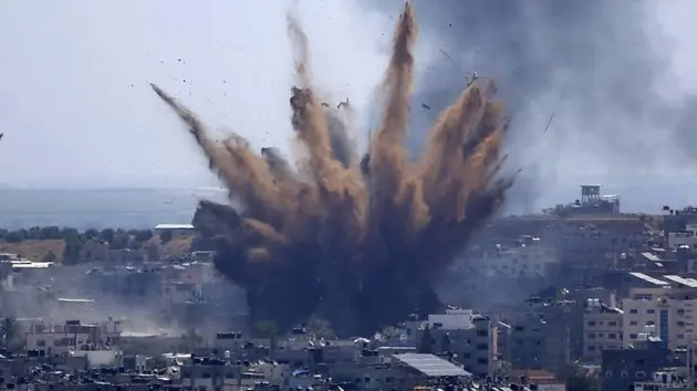 Israel ban bố t&igrave;nh trạng b&aacute;o động khẩn cấp to&agrave;n quốc
