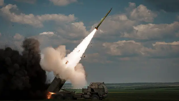 Nga chặn t&ecirc;n lửa HIMARS Ukraina gần nh&agrave; m&aacute;y điện hạt nh&acirc;n