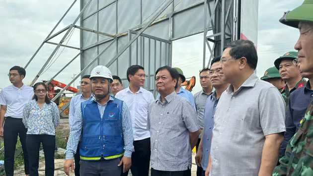 Bộ trưởng Bộ N&ocirc;ng nghiệp kiểm tra ứng ph&oacute; b&atilde;o số 3
