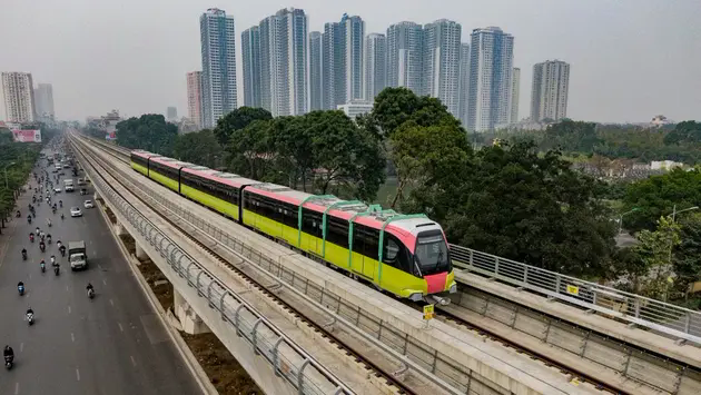 H&agrave; Nội tạm dừng hai tuyến đường sắt đ&ocirc; thị tr&aacute;nh b&atilde;o