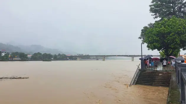 14 người chết do mưa lũ ở L&agrave;o Cai