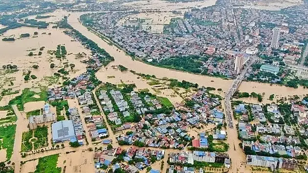 Lũ d&acirc;ng cao, th&agrave;nh phố Th&aacute;i Nguy&ecirc;n ngập s&acirc;u