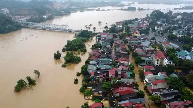 Lũ d&acirc;ng cao, cấm lưu th&ocirc;ng qua cầu Y&ecirc;n B&aacute;i