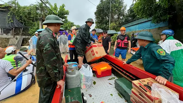 Những nhu yếu phẩm cần thiết cho b&agrave; con v&ugrave;ng lũ
