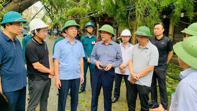 Quận Ho&agrave;n Kiếm khắc phục hậu quả cơn b&atilde;o Yagi