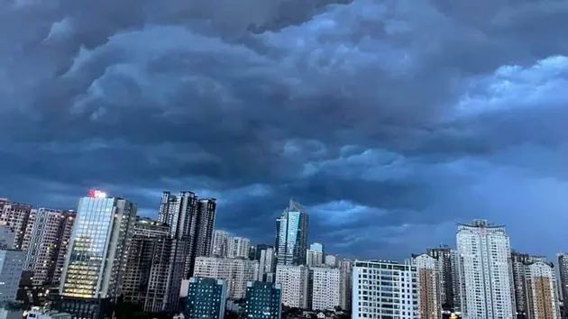 Cảnh b&aacute;o mưa lớn, d&ocirc;ng, tố, lốc, s&eacute;t khu vực nội th&agrave;nh H&agrave; Nội