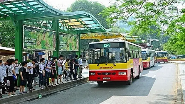 H&agrave; Nội điều chỉnh lộ tr&igrave;nh nhiều tuyến xe bu&yacute;t do mưa lũ