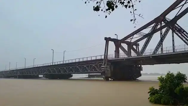 Lũ tr&ecirc;n s&ocirc;ng Hồng c&aacute;ch mức b&aacute;o động 3 36cm