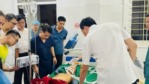Lũ kinh ho&agrave;ng tại L&agrave;o Cai, nạn nh&acirc;n sang chấn t&acirc;m l&yacute;