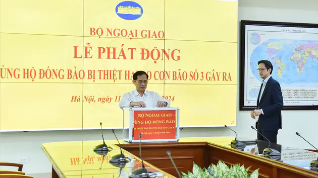 Bộ Ngoại giao ph&aacute;t động ủng hộ đồng b&agrave;o v&ugrave;ng b&atilde;o lũ