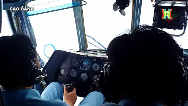 Trực thăng Mi-171 thực hiện th&agrave;nh c&ocirc;ng nhiệm vụ cứu hộ v&ugrave;ng lũ