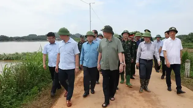 Tổng B&iacute; thư, Chủ tịch nước kiểm tra tại Tuy&ecirc;n Quang