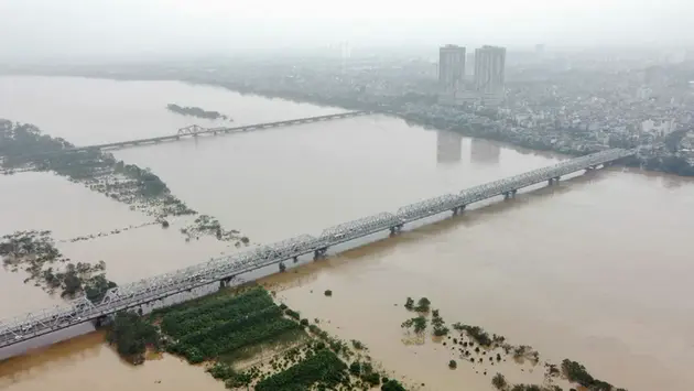 H&agrave; Nội r&uacute;t b&aacute;o động 2 tr&ecirc;n s&ocirc;ng Hồng, s&ocirc;ng Đuống