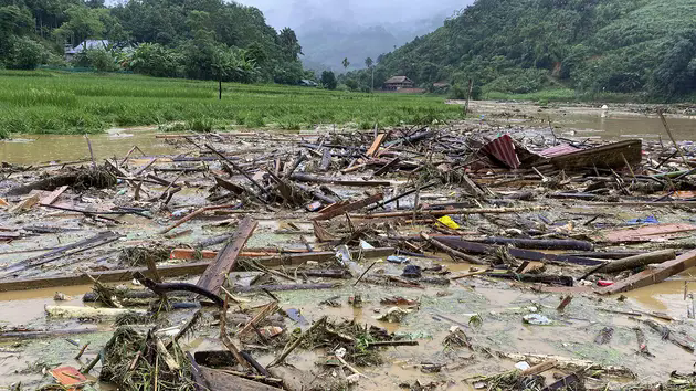 MTTQ tiếp tục c&ocirc;ng khai h&agrave;ng ngh&igrave;n trang sao k&ecirc; từ thiện