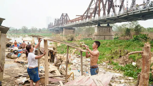 Người d&acirc;n x&oacute;m trọ ven s&ocirc;ng Hồng trở về nh&agrave;