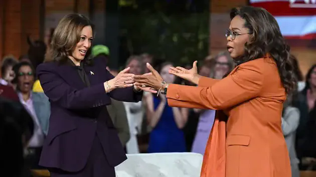 Oprah Winfrey dẫn chương tr&igrave;nh vận động tranh cử của b&agrave; Harris
