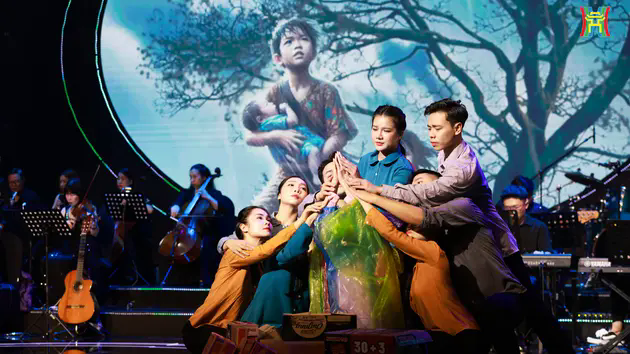 Ấm &aacute;p nghĩa t&igrave;nh đ&ecirc;m nhạc 'V&igrave; những m&ugrave;a trăng an b&igrave;nh'