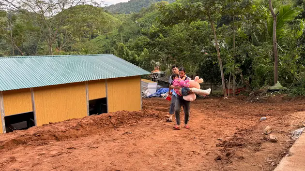 8 nạn nh&acirc;n vụ sạt lở tại L&agrave;ng Nủ đ&atilde; xuất viện