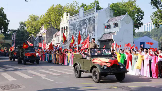 Khai mạc 'Ng&agrave;y hội Văn h&oacute;a v&igrave; h&ograve;a b&igrave;nh'