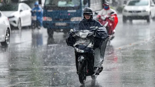 Cảnh b&aacute;o mưa d&ocirc;ng ở khu vực nội th&agrave;nh H&agrave; Nội