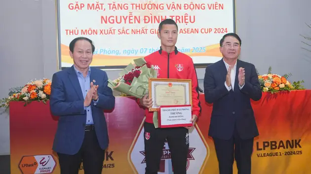 Đ&igrave;nh Triệu được thưởng nhiều nhất đội tuyển Việt Nam